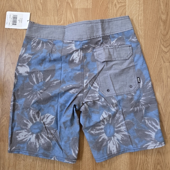 Reef Boys 18" Boardshorts Sz 28 - Picture 2 of 8